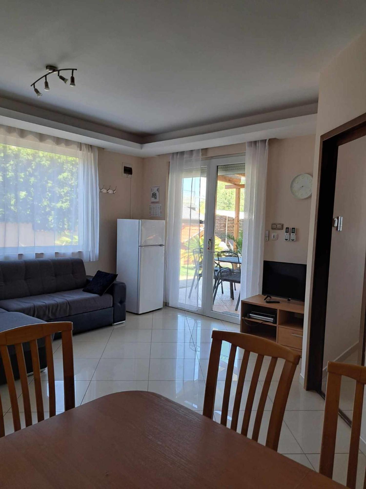 Happy Sun Medences Apartman Siófok Zewnętrze zdjęcie